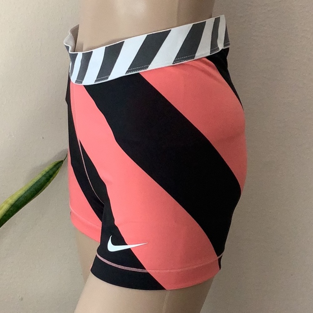 Nike Shorts Nike Women’s Training Short - Picture 5 of 8